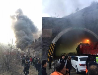 ​高速隧道内两车相撞起火（京珠高速两车追尾起火）