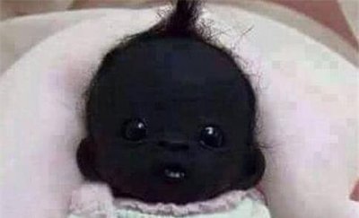 ​世界上最黑的宝宝 如同一黑色的布娃娃一样