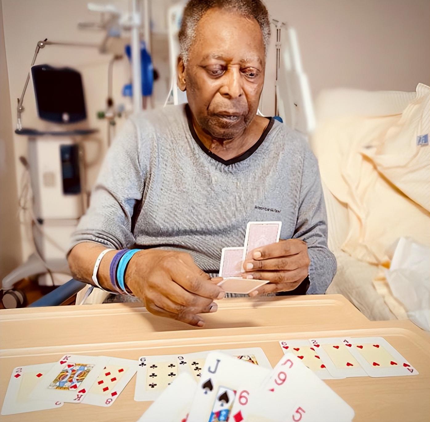 巴西球王贝利去世，一代球王贝利逝世