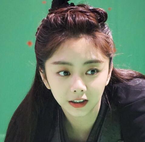 谭松韵为什么叫seven seven是谭松韵英文名吗