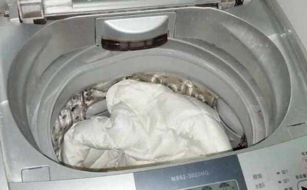 羽绒被可以机洗吗,大多数能(几年清洗一次)
