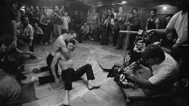 深度解析搏击俱乐部(搏击俱乐部的真正结尾到底是什么)(19)