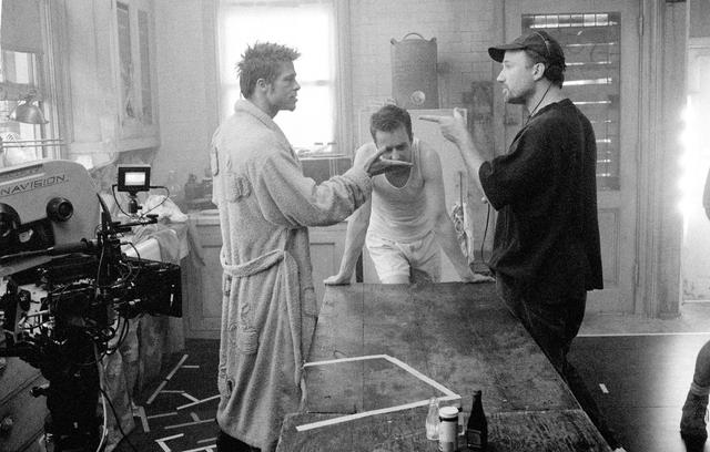 深度解析搏击俱乐部(搏击俱乐部的真正结尾到底是什么)(18)