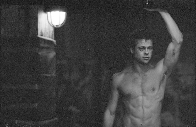 深度解析搏击俱乐部(搏击俱乐部的真正结尾到底是什么)(16)