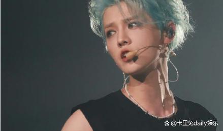 鹿晗现身医院做康复治疗 巡演连轴转旧伤复发?