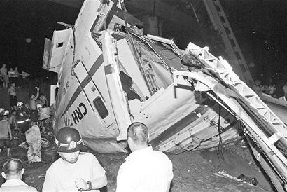 温州动车事故伊伊怎么幸存的（回看10年前温州动车事故）(7)