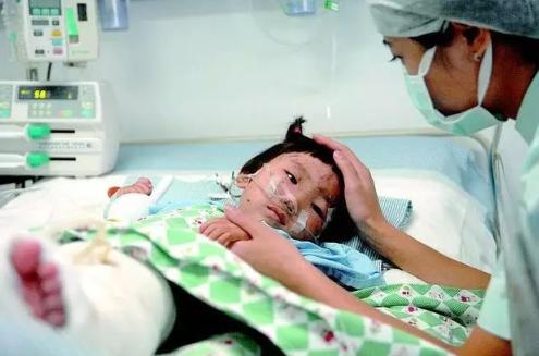 温州动车事故伊伊怎么幸存的（回看10年前温州动车事故）(12)