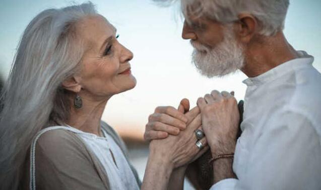 王贝整容失败的原因(被整容坑苦的五位女星)(15)