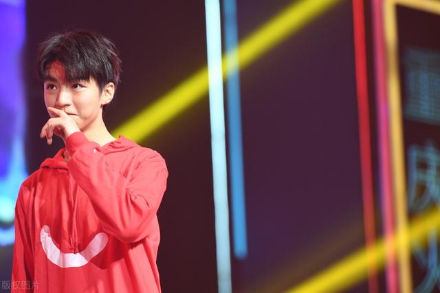 王俊凯现在与以前对比（王俊凯模样大变被质疑整容）(10)