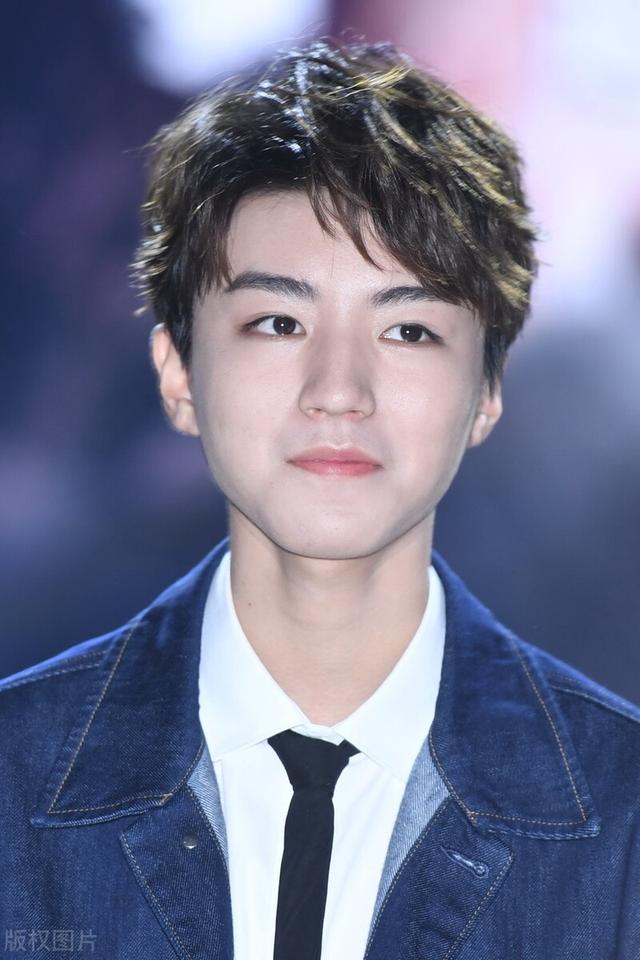 王俊凯现在与以前对比（王俊凯模样大变被质疑整容）(2)