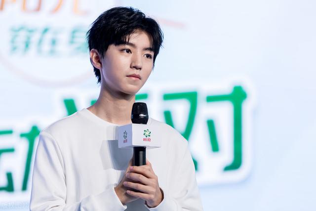 王俊凯现在与以前对比（王俊凯模样大变被质疑整容）(3)