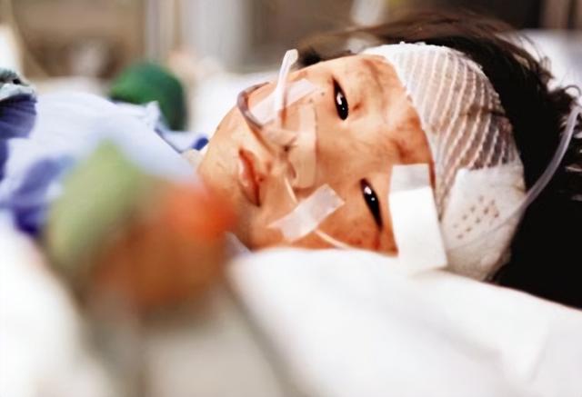 温州动车事故最后一名小伊伊（11年前动车事故中）(10)