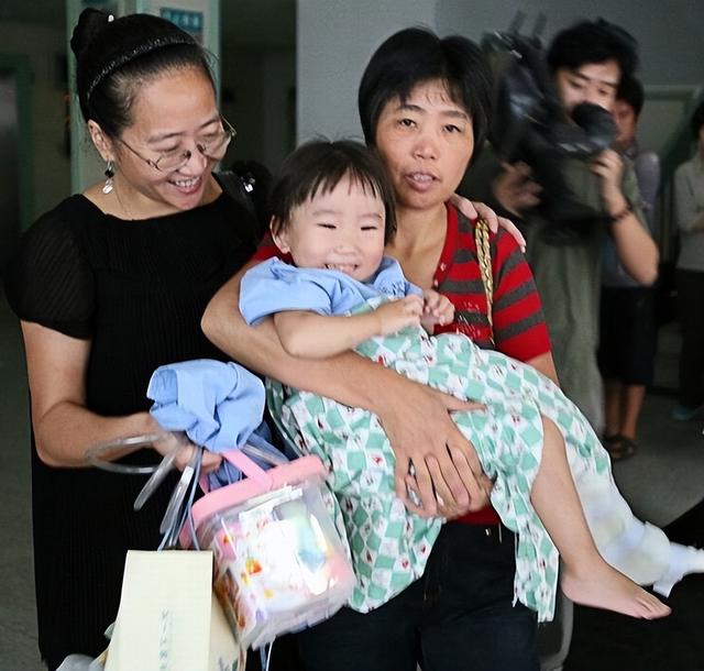 温州动车事故最后一名小伊伊（11年前动车事故中）(24)