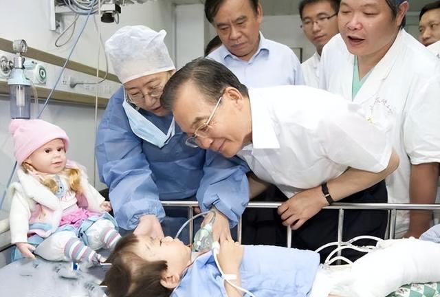 温州动车事故最后一名小伊伊（11年前动车事故中）(11)