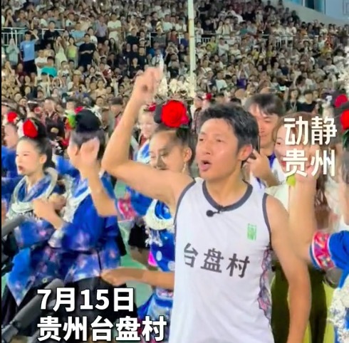 显眼包撒贝宁贵州村BA首秀玩嗨了 从