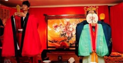 ​唐代匹配克服揭秘：男服嫣赤色女服青绿色