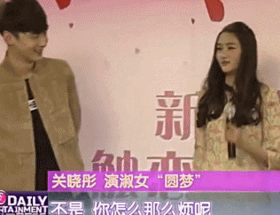 白敬亭对关晓彤有好感吗（关晓彤和白敬亭这么热乎）(17)