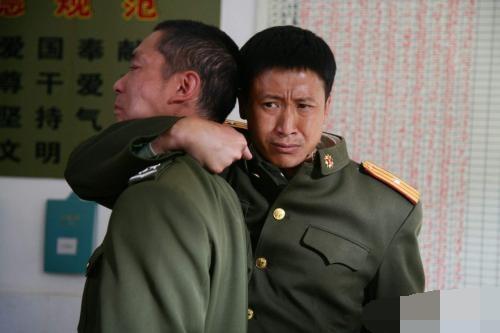 士兵突击里的伍六一最后怎么样了（伍六一为什么要放弃司务长的差事选择退伍）(2)