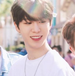 ​范丞丞应援色是什么