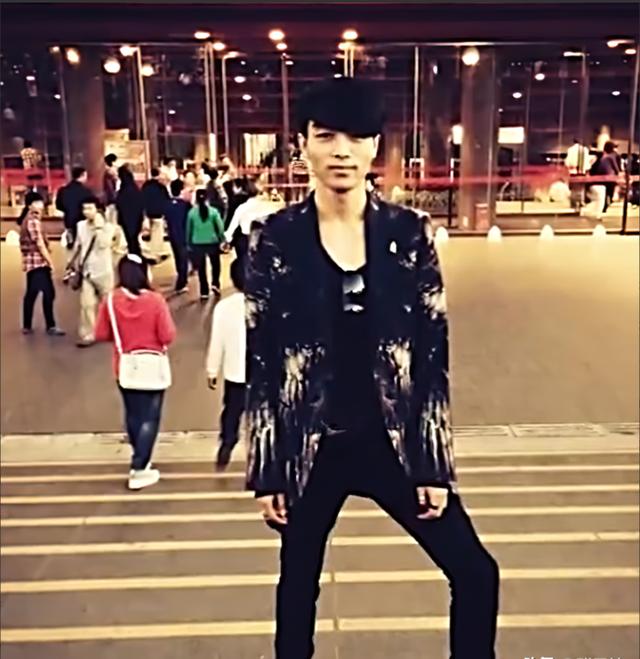 电视剧演员李琦简历（与妻子相识不到一天闪婚）(15)