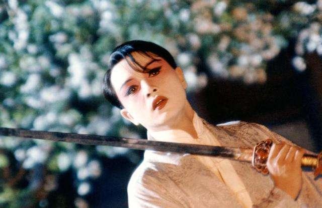 电影霸王别姬中隐藏的剧情（电影版霸王别姬有两种结局）(2)