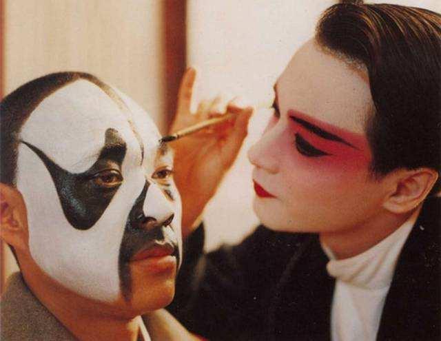 电影霸王别姬中隐藏的剧情（电影版霸王别姬有两种结局）(6)