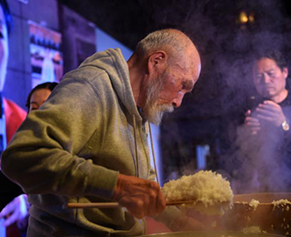 日本86岁老翁煮饭60年,虔敬工夫绽搁米饭价格(限定供给)