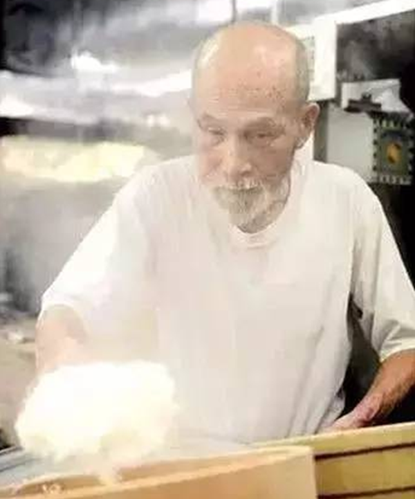 日本86岁老翁煮饭60年,虔敬工夫绽搁米饭价格(限定供给)