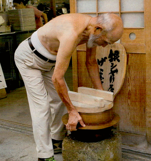 日本86岁老翁煮饭60年,虔敬工夫绽搁米饭价格(限定供给)