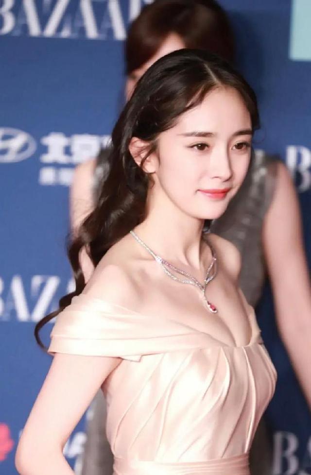 杨幂许凯亲吻（杨幂与许凯新剧爱的二八定律浪漫吻戏被路透）(10)