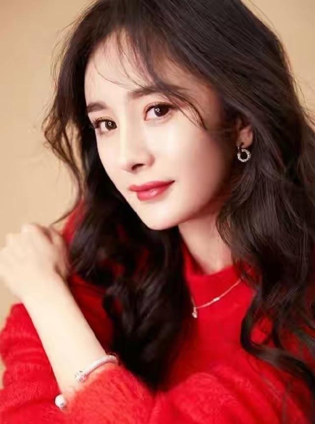 杨幂许凯亲吻（杨幂与许凯新剧爱的二八定律浪漫吻戏被路透）(1)