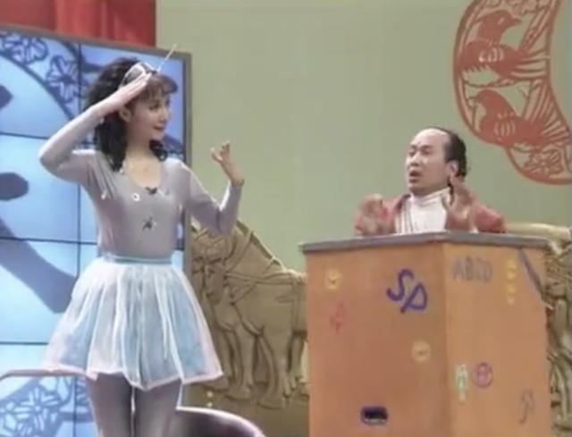 易立竞简历及个人资料（她要不是太性感）(16)