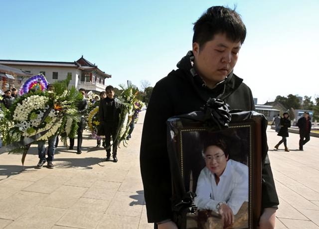 白静被丈夫杀害（24岁一夜爆红29岁被丈夫刺死）(37)