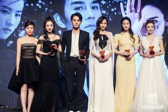 杨幂与唐嫣同台（杨幂唐嫣争斗战国际幂腹背受敌难再续）(51)