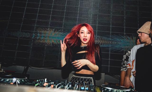 炫富女郭美美个人资料简介（郭美美到长沙商演捞金）(9)