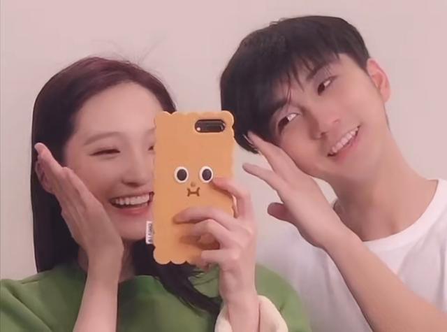 杨凯雯穿搭分析(奇闻cp二人世界甜到齁)(9)