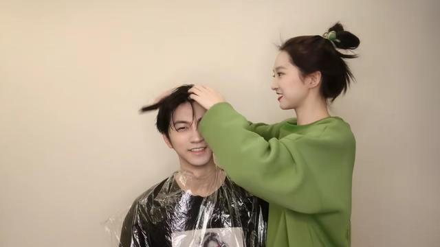 杨凯雯穿搭分析(奇闻cp二人世界甜到齁)(4)