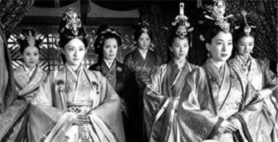 ​年龄战国时的衣饰：秦、楚爆款是&ldquo;连身衣&rdquo;