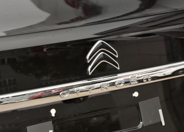 雪铁龙c6优缺点值不值得买（体格堪比C级车月销才209辆）(16)