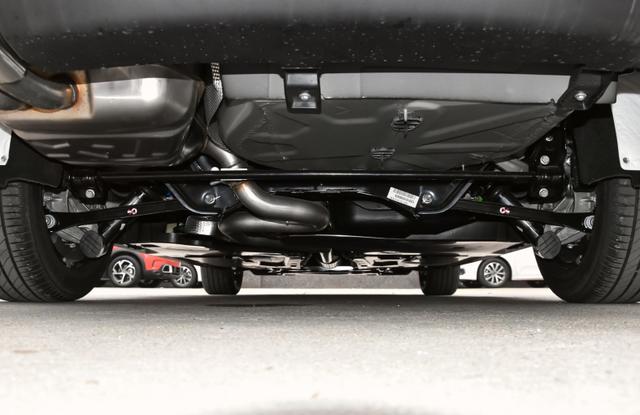 雪铁龙c6优缺点值不值得买（体格堪比C级车月销才209辆）(21)