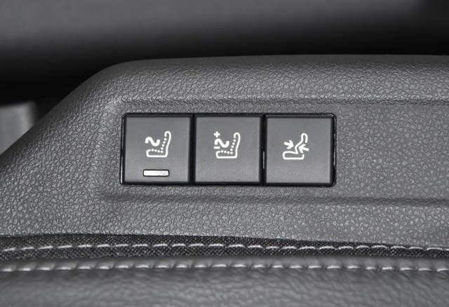 雪铁龙c6优缺点值不值得买（体格堪比C级车月销才209辆）(13)