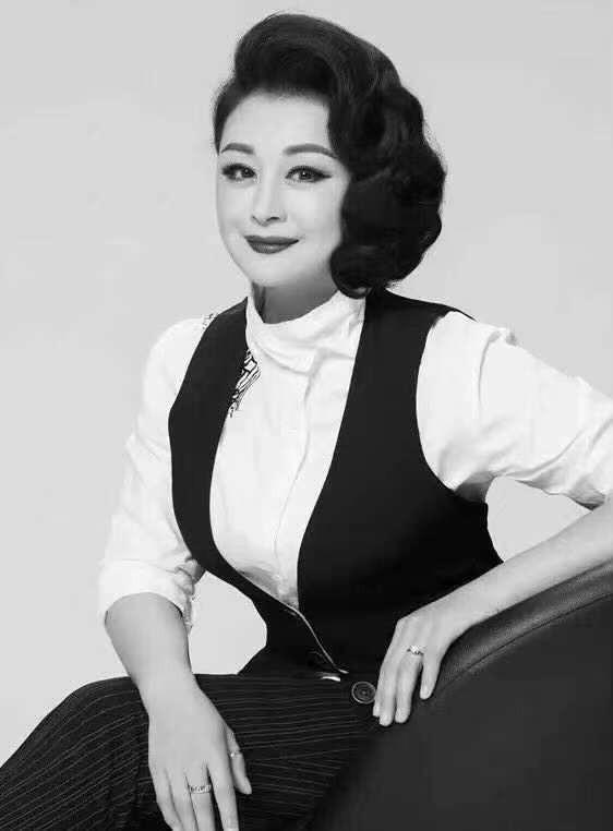 于月仙车祸怎么去世（于月仙举行遗体告别仪式）(7)