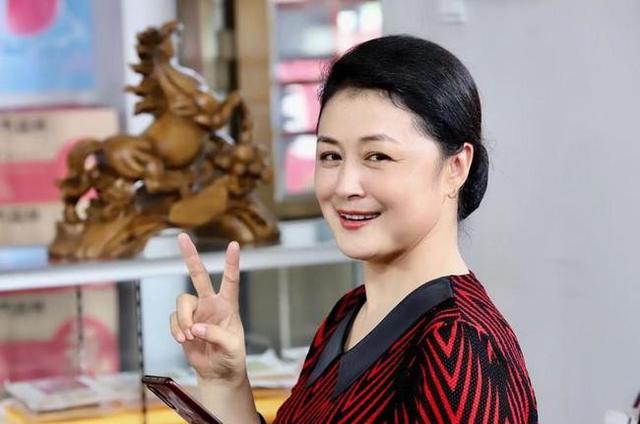 于月仙车祸怎么去世（于月仙举行遗体告别仪式）(17)