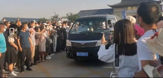 于月仙车祸怎么去世（于月仙举行遗体告别仪式）(1)