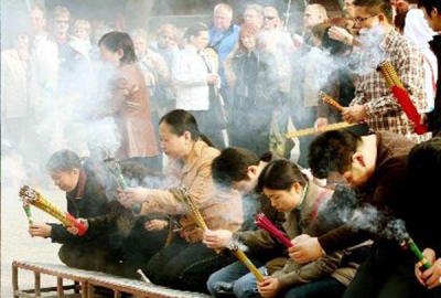 ​拜佛忌讳,万万没有要穿着揭露的去拜佛_封修迷信