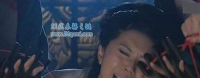 ​拶刑:盘古夹手指惩罚 十指连心痛到遗失意识