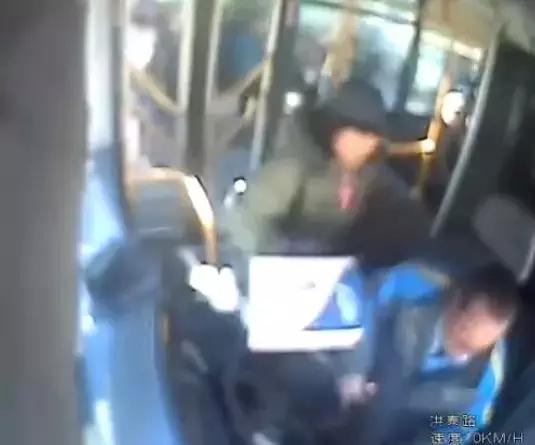 重庆万州公交车坠江说明什么(重庆万州公交车坠江真相公布)(5)