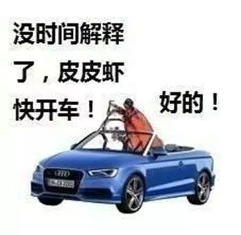 大学门前车顶放瓶水（广西一高校门前多辆车顶放水瓶）(2)