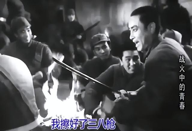 百部旧电影解放战争故事片（经典战争影片战火中的青春）(10)