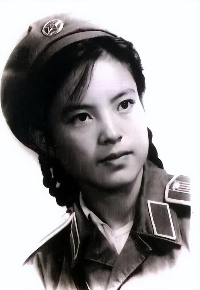 百部旧电影解放战争故事片（经典战争影片战火中的青春）(6)